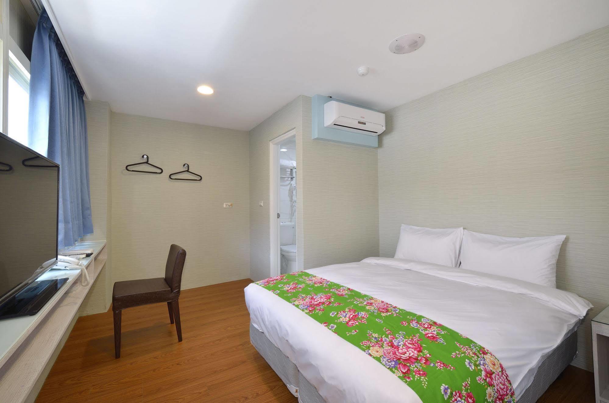 Mini Box Hotel Taipeh Exterior foto